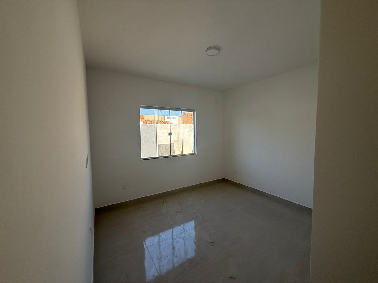 CASA Á VENDA NO CENTRO DA CIDADE - R$ 380.000