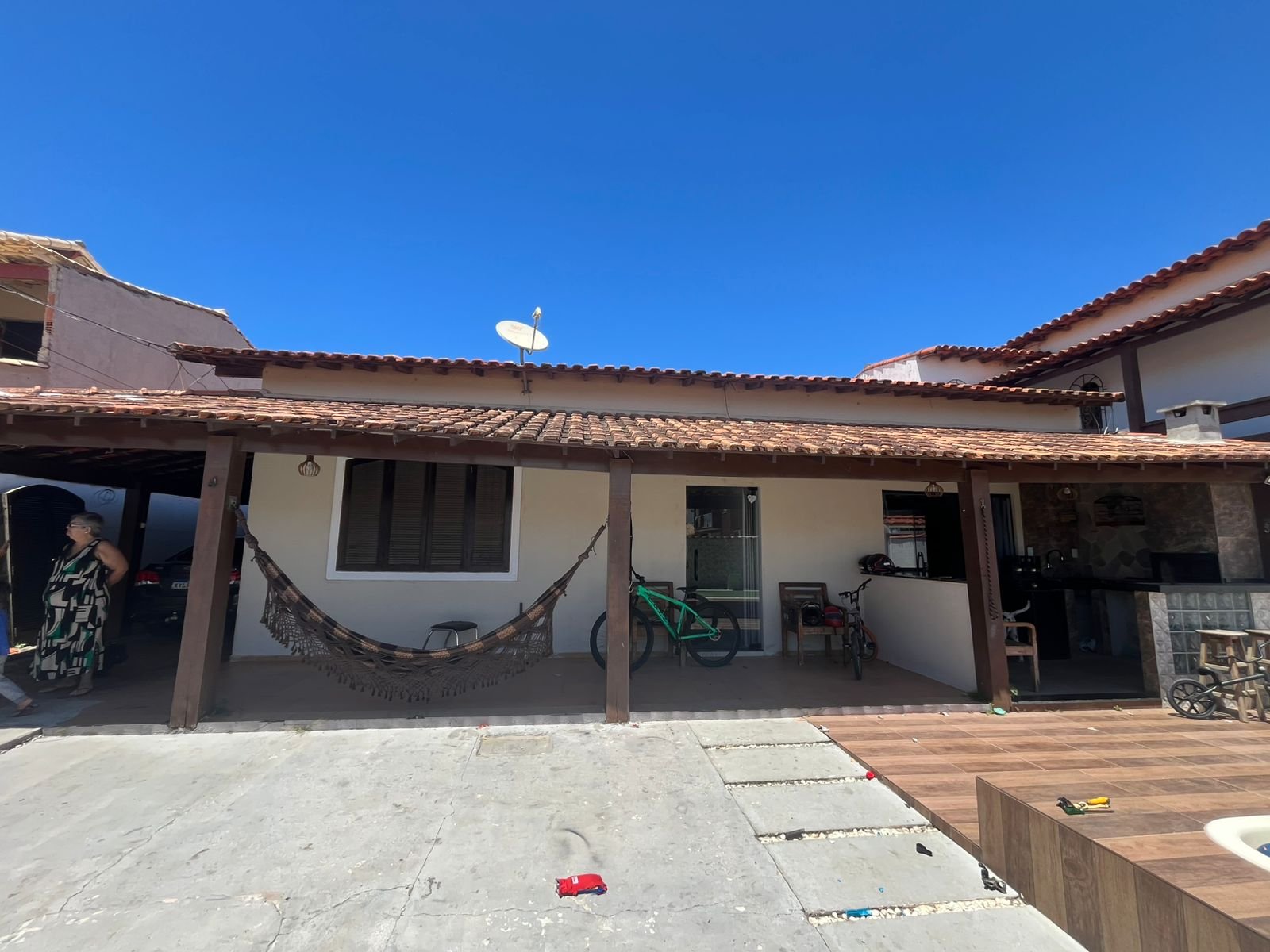 CASA COM 4 QUARTOS E PISCINAS NOS UBÁS R$ 420.000