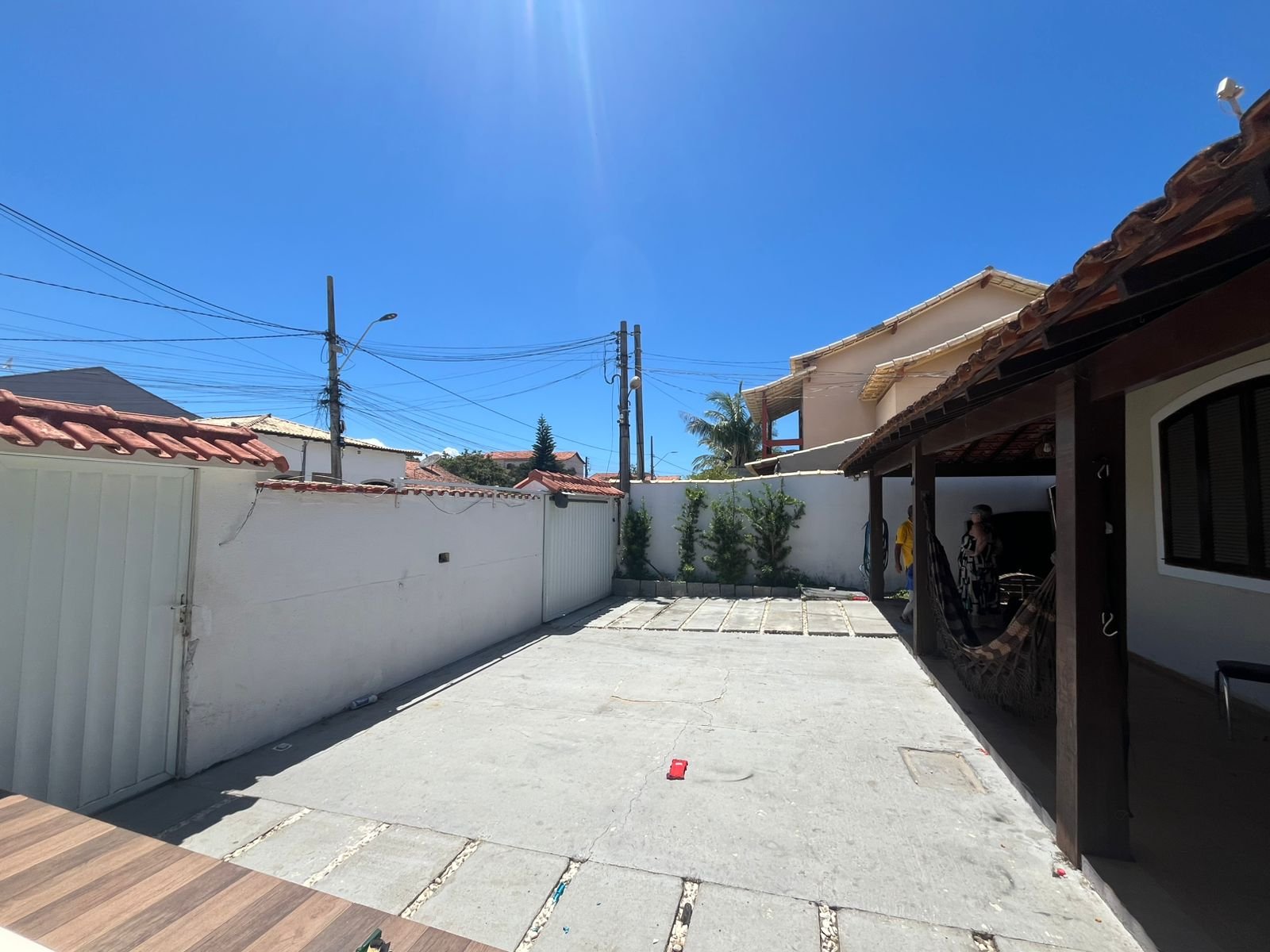 CASA COM 4 QUARTOS E PISCINAS NOS UBÁS R$ 420.000