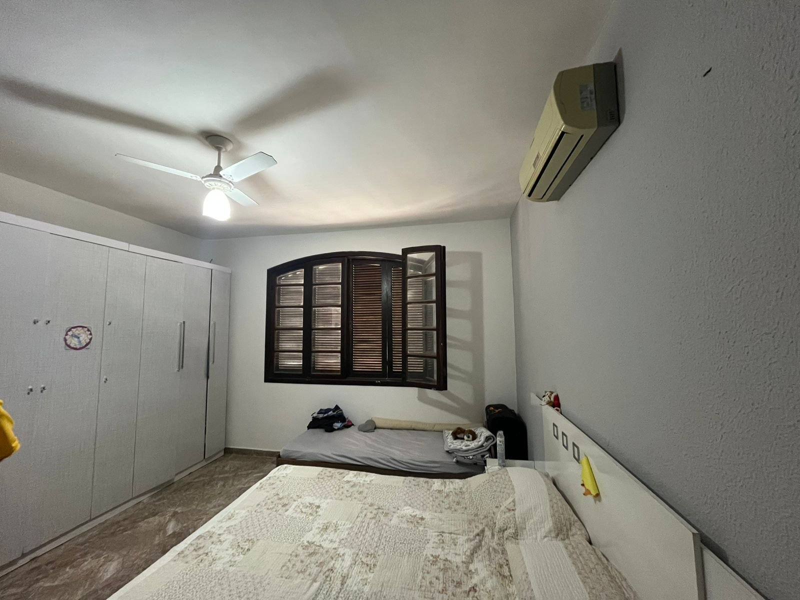 CASA COM 4 QUARTOS E PISCINAS NOS UBÁS R$ 420.000