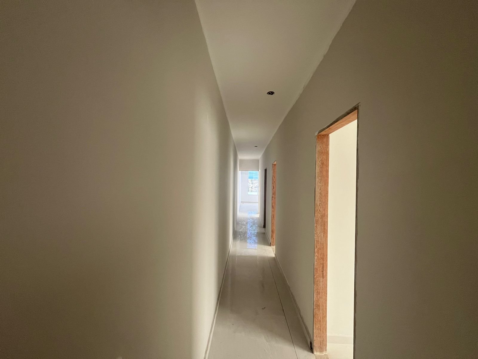 EXCELENTE CASA DE PRIMEIRA EM ÁREA CENTRAL - R$ 380.000