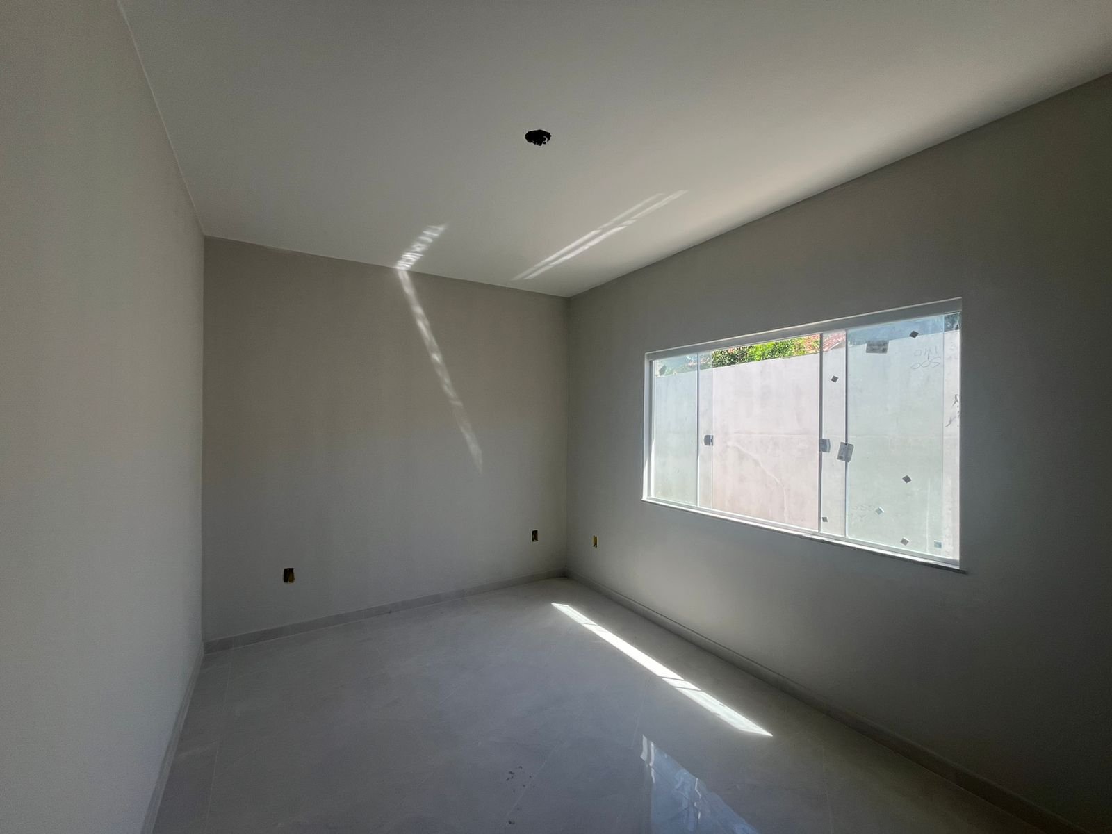 EXCELENTE CASA DE PRIMEIRA EM ÁREA CENTRAL - R$ 380.000