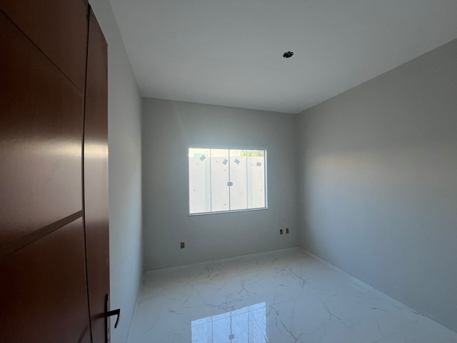 EXCELENTE CASA DE PRIMEIRA EM ÁREA CENTRAL - R$ 380.000