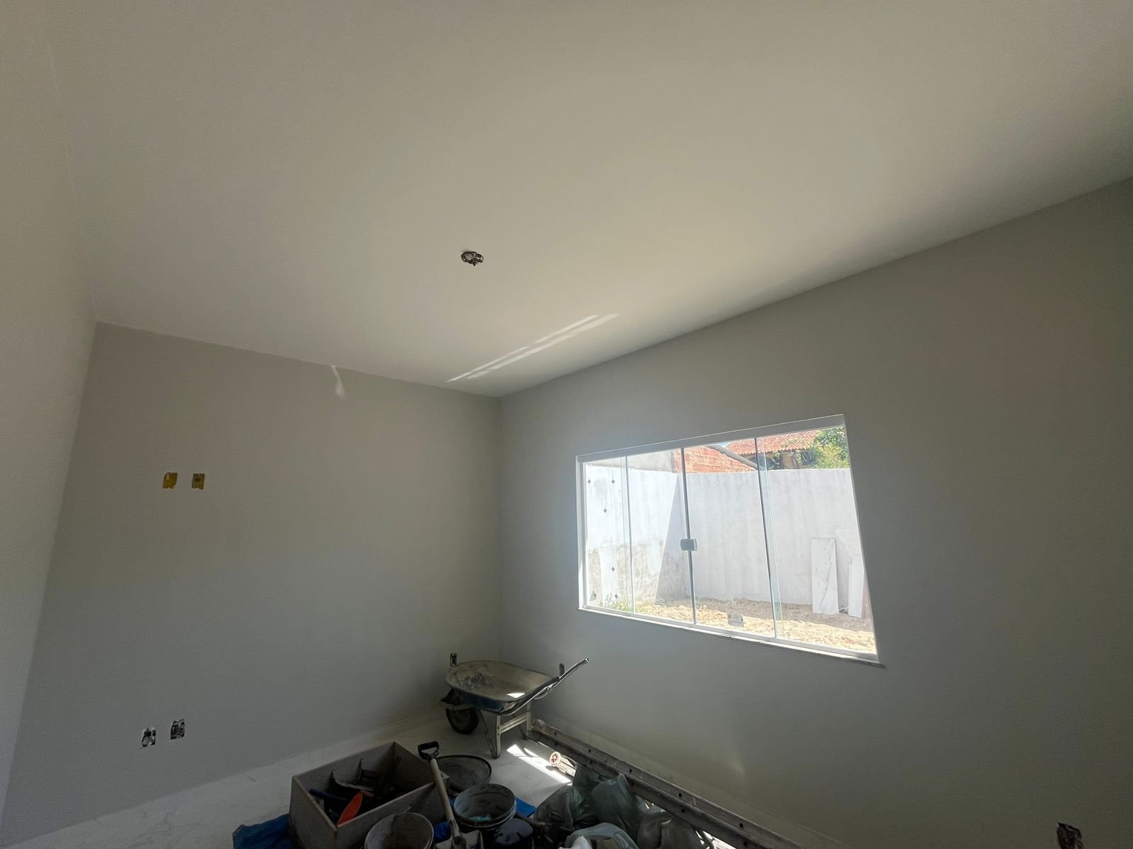 EXCELENTE CASA DE PRIMEIRA EM ÁREA CENTRAL - R$ 380.000