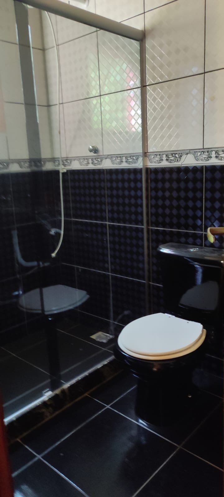 EXCELENTE IMÓVEL COM DUAS CASAS, PISCINA E ÁREA GOURMET