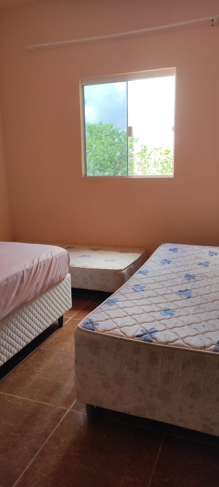 EXCELENTE IMÓVEL COM DUAS CASAS, PISCINA E ÁREA GOURMET