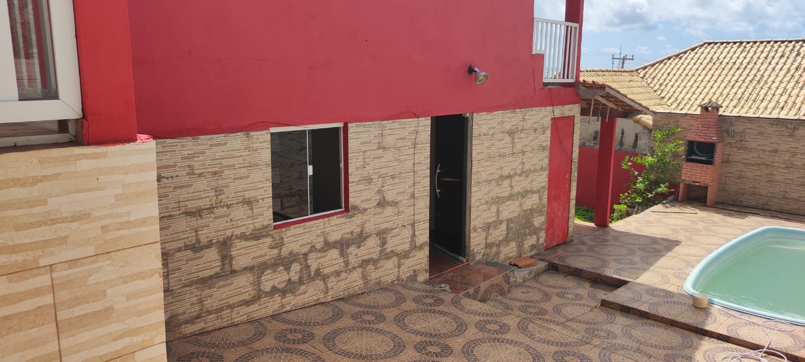 EXCELENTE IMÓVEL COM DUAS CASAS, PISCINA E ÁREA GOURMET