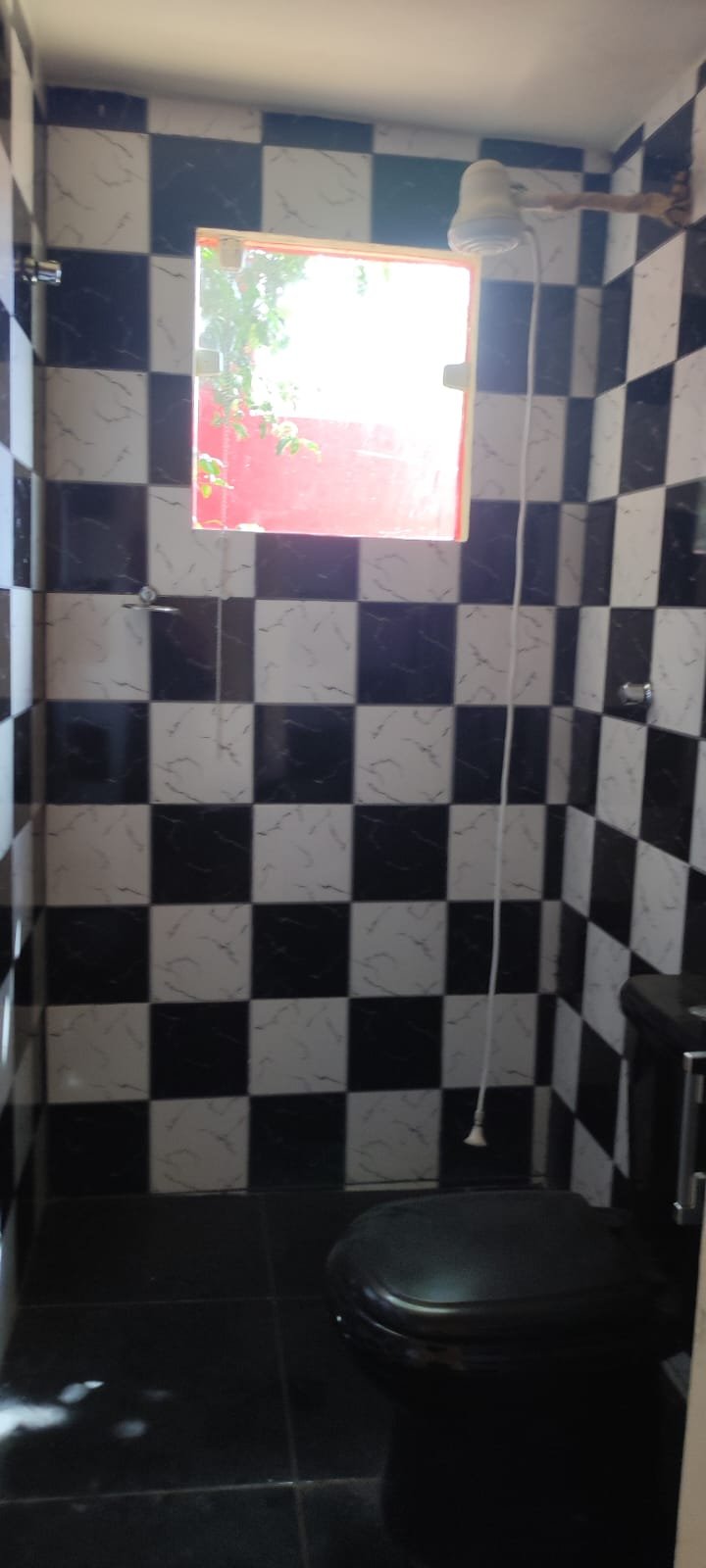 EXCELENTE IMÓVEL COM DUAS CASAS, PISCINA E ÁREA GOURMET