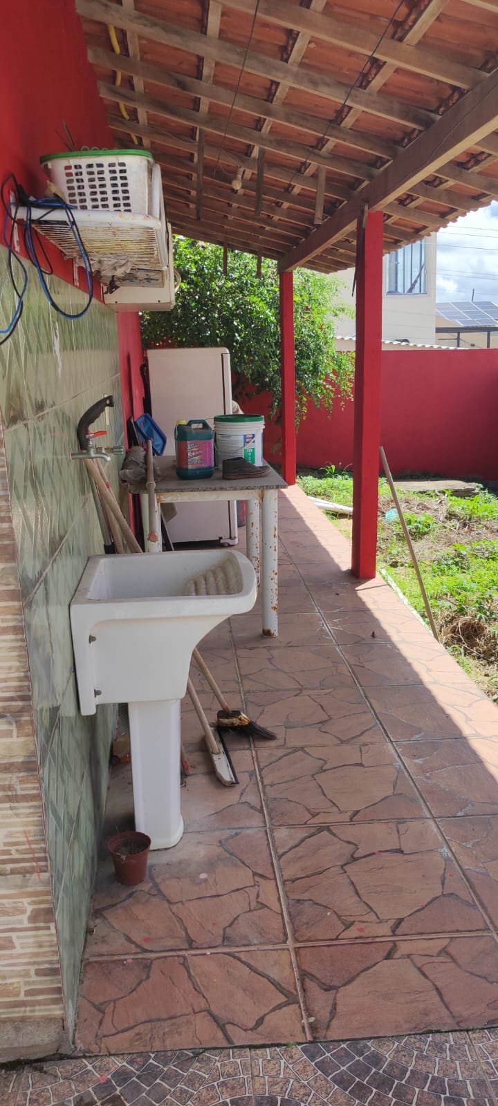 EXCELENTE IMÓVEL COM DUAS CASAS, PISCINA E ÁREA GOURMET