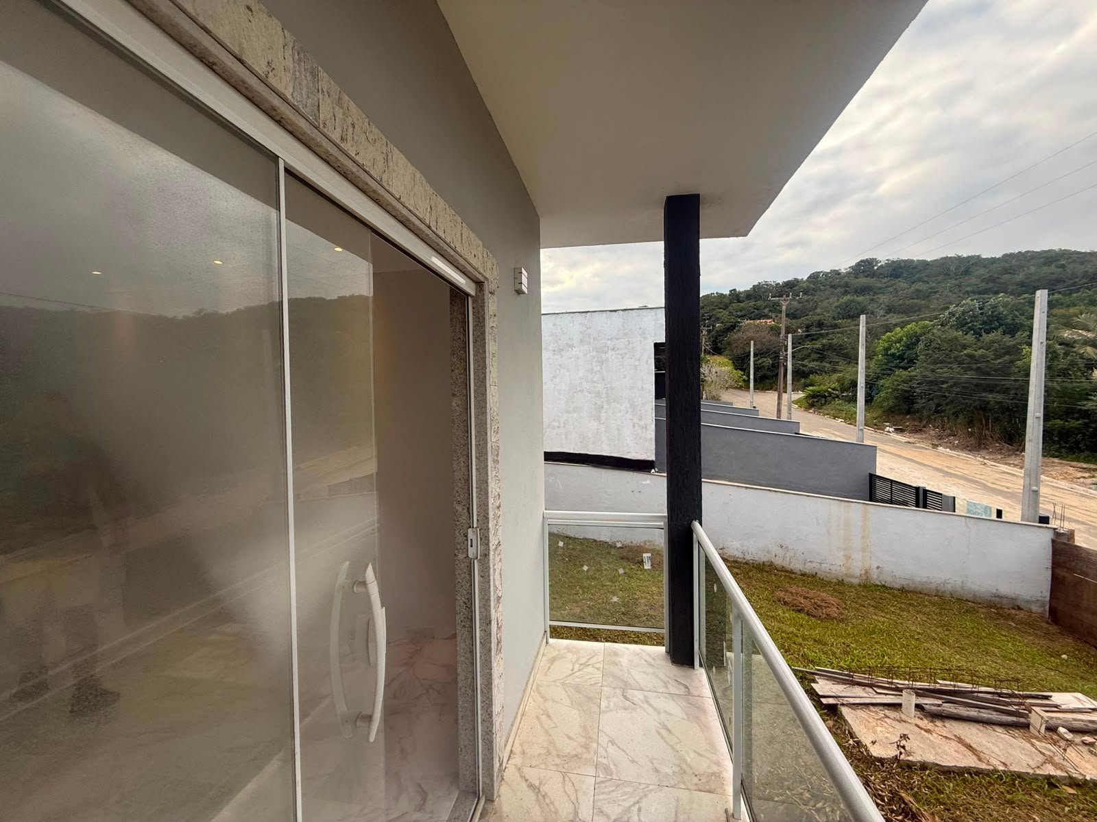 CASA DE PRIMEIRA À VENDA EM IGUABA GRANDE