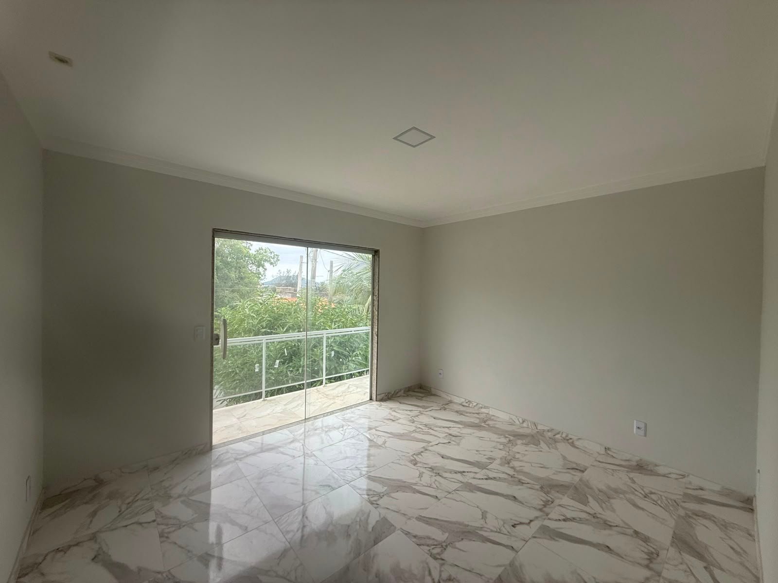 CASA DE PRIMEIRA À VENDA EM IGUABA GRANDE