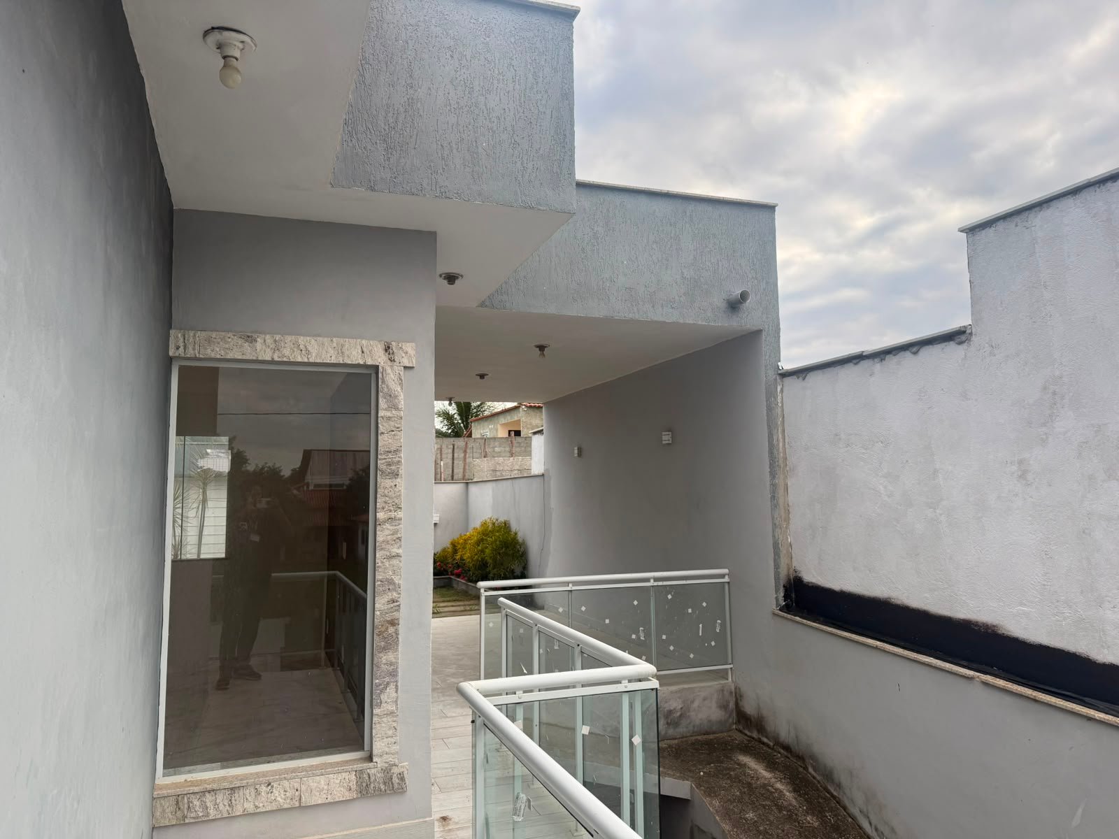 CASA DE PRIMEIRA À VENDA EM IGUABA GRANDE