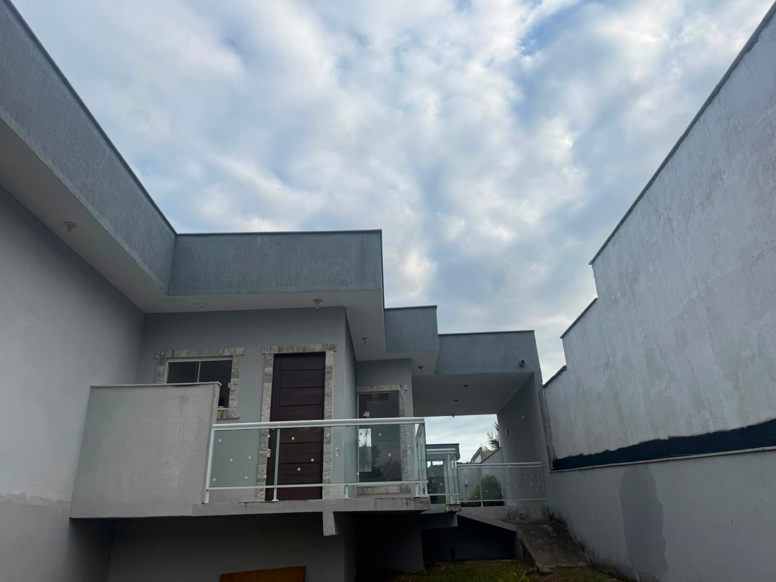 CASA DE PRIMEIRA À VENDA EM IGUABA GRANDE