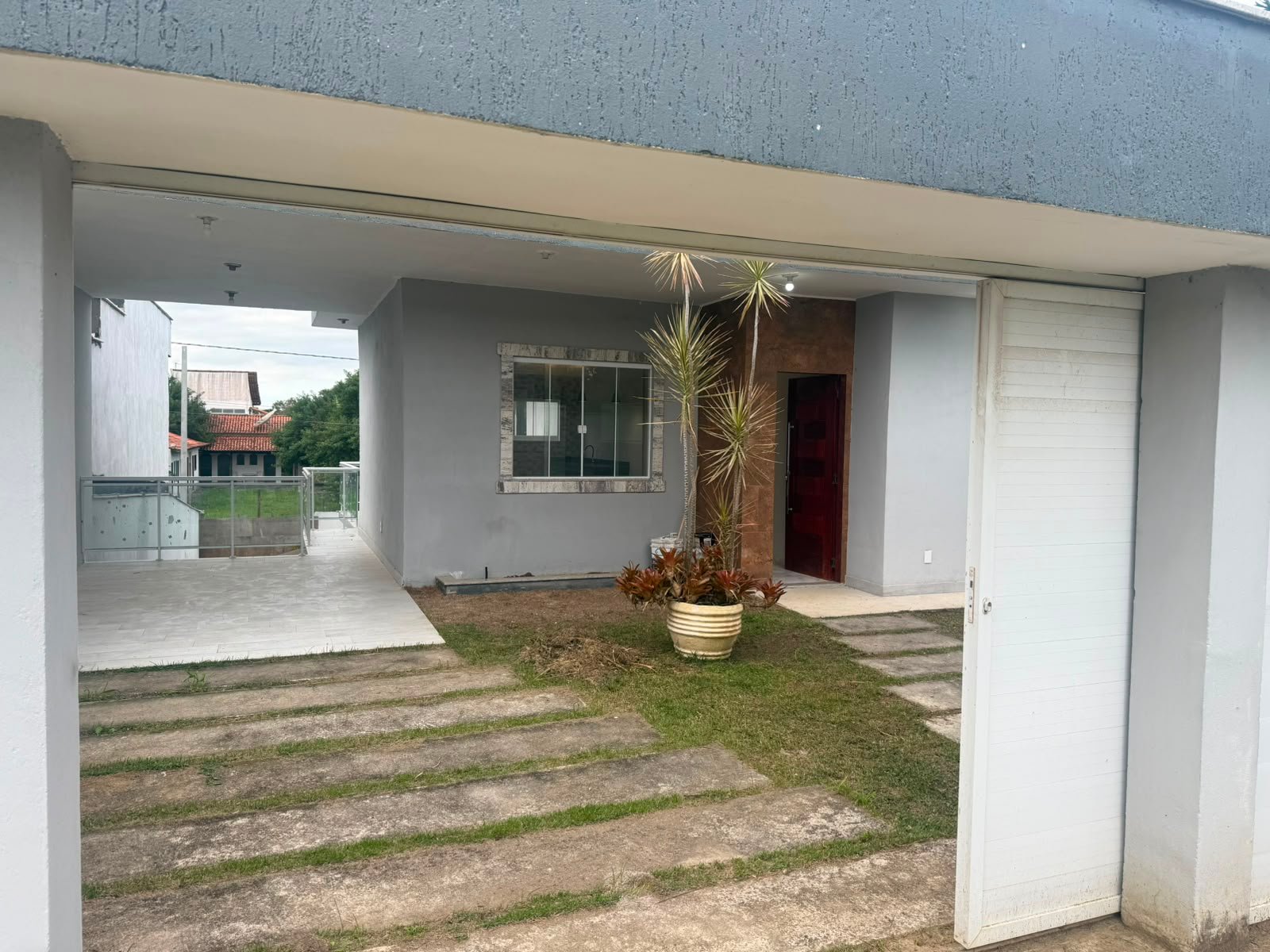 CASA DE PRIMEIRA À VENDA EM IGUABA GRANDE