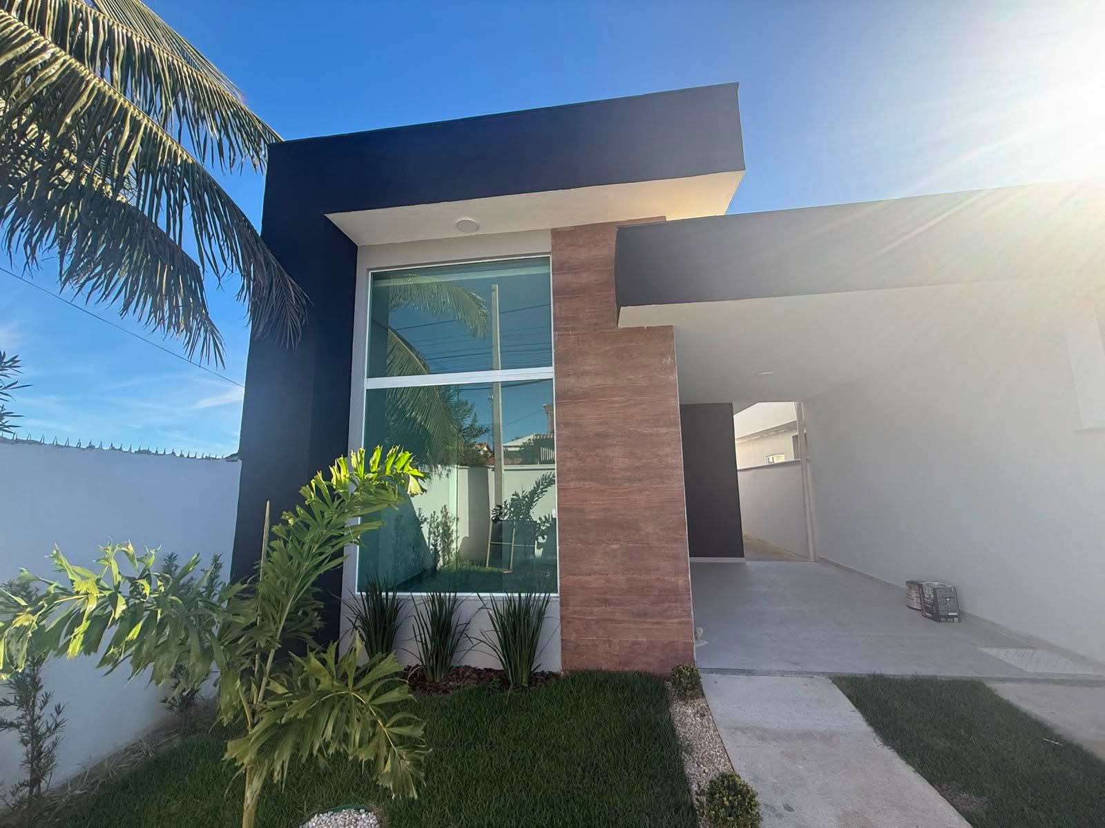 CASA MODERNA COM ACABAMENTO DE ALTO PADRÃO E 225M² DE TERRENO – R$ 380.000