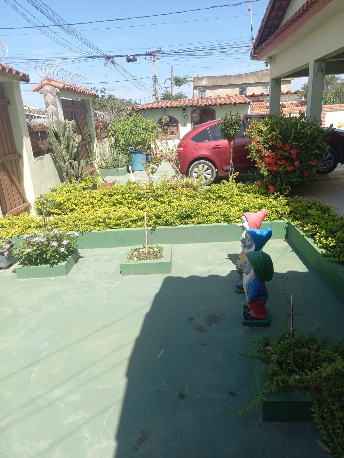 CASA À VENDA COM PISCINA NO PARQUE TAMARIZ