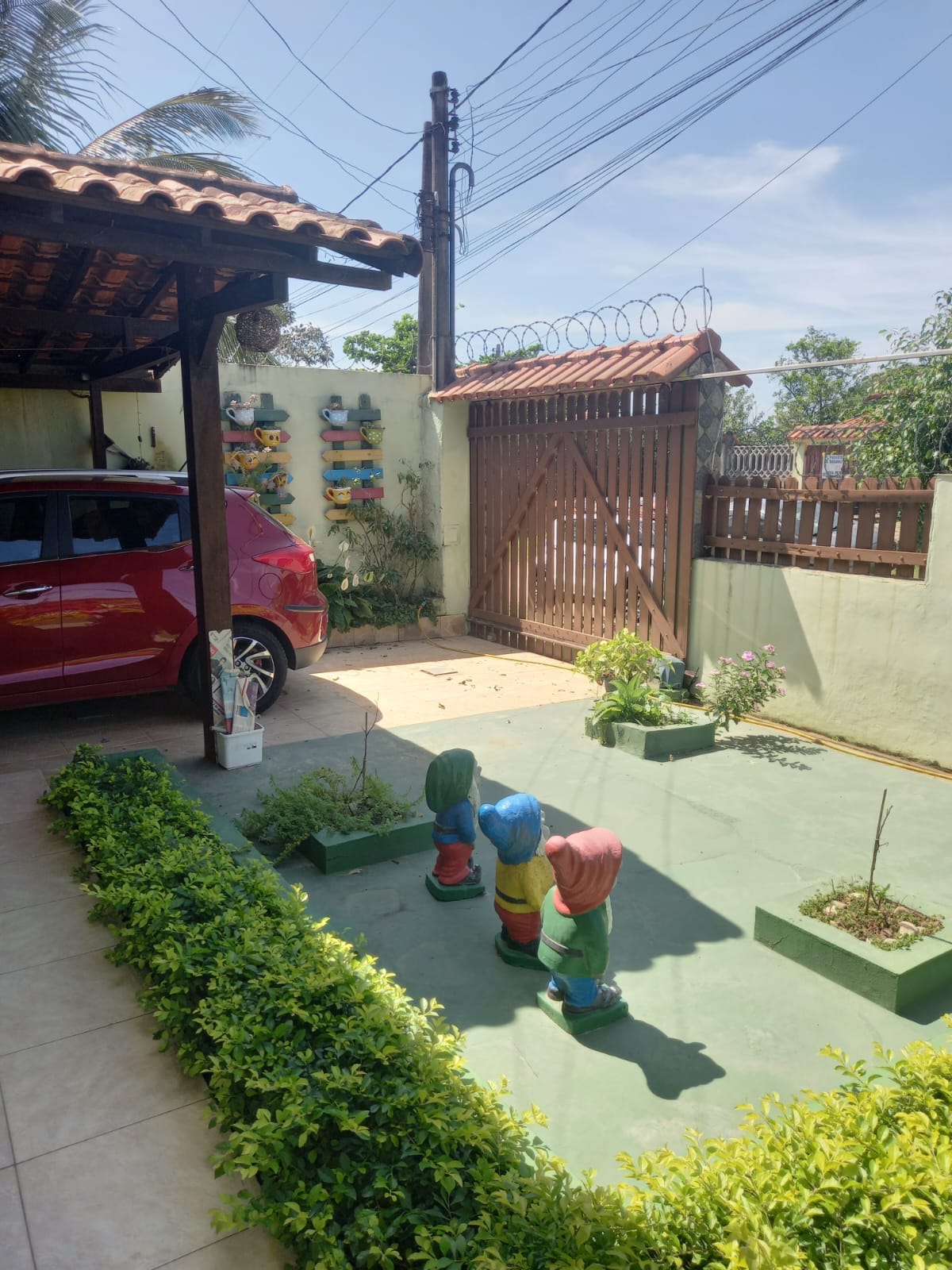 CASA À VENDA COM PISCINA NO PARQUE TAMARIZ
