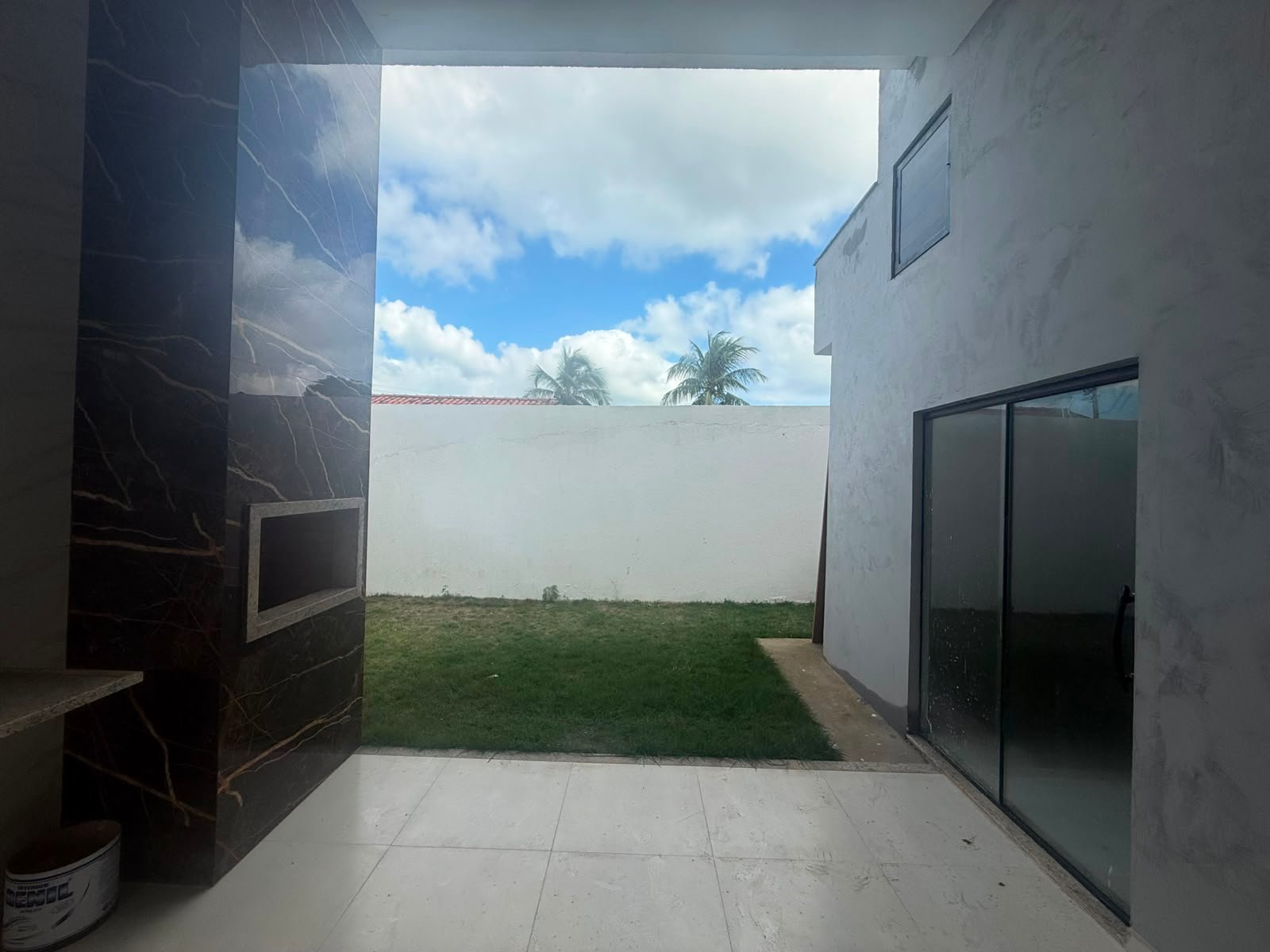 CASA MODERNA EM IGUABA GRANDE COM ÁREA GOUMERT Á 100m DA PRAIA