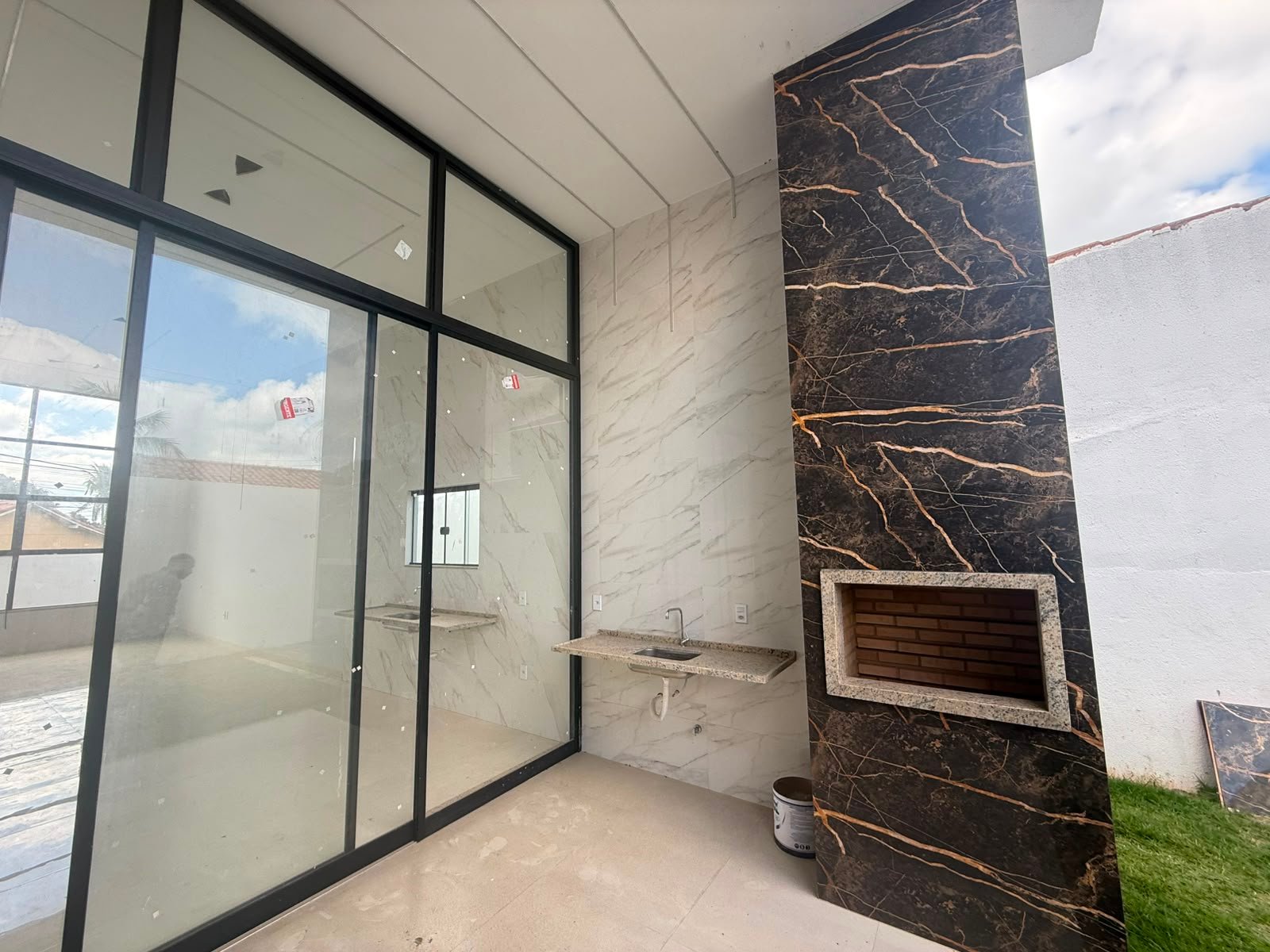 CASA MODERNA EM IGUABA GRANDE COM ÁREA GOUMERT Á 100m DA PRAIA