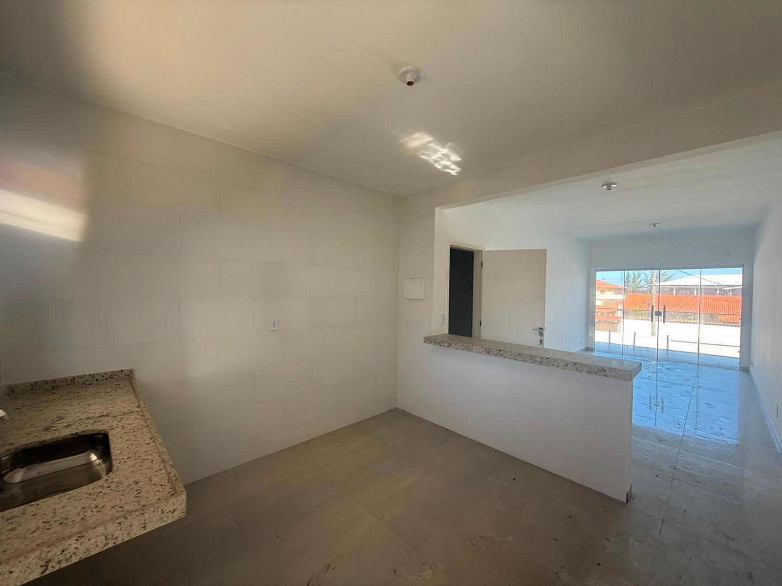 APARTAMENTO À VENDA – EM FRENTE À PRAIA DOS UBÁS |  R$ 350.000