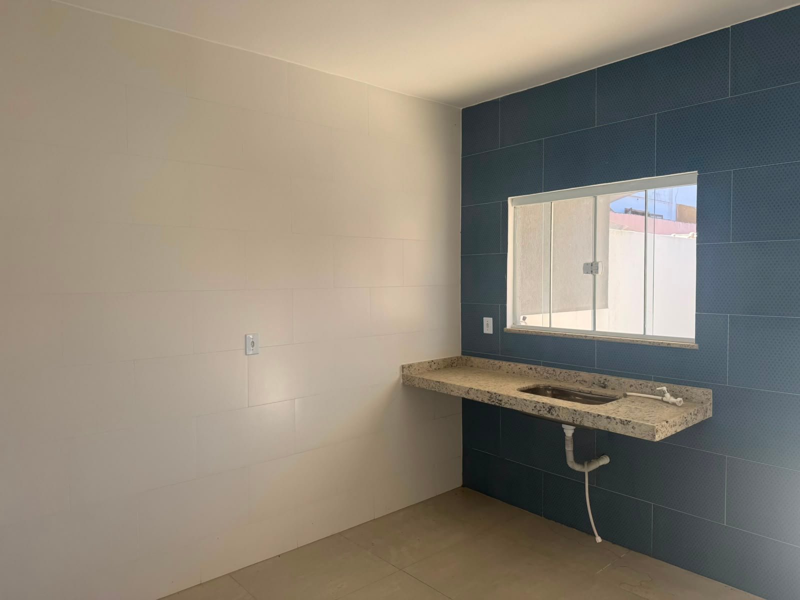APARTAMENTO À VENDA – EM FRENTE À PRAIA DOS UBÁS |  R$ 350.000