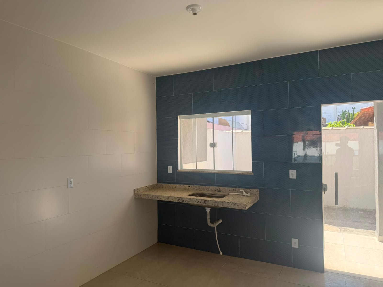 APARTAMENTO À VENDA – EM FRENTE À PRAIA DOS UBÁS |  R$ 350.000