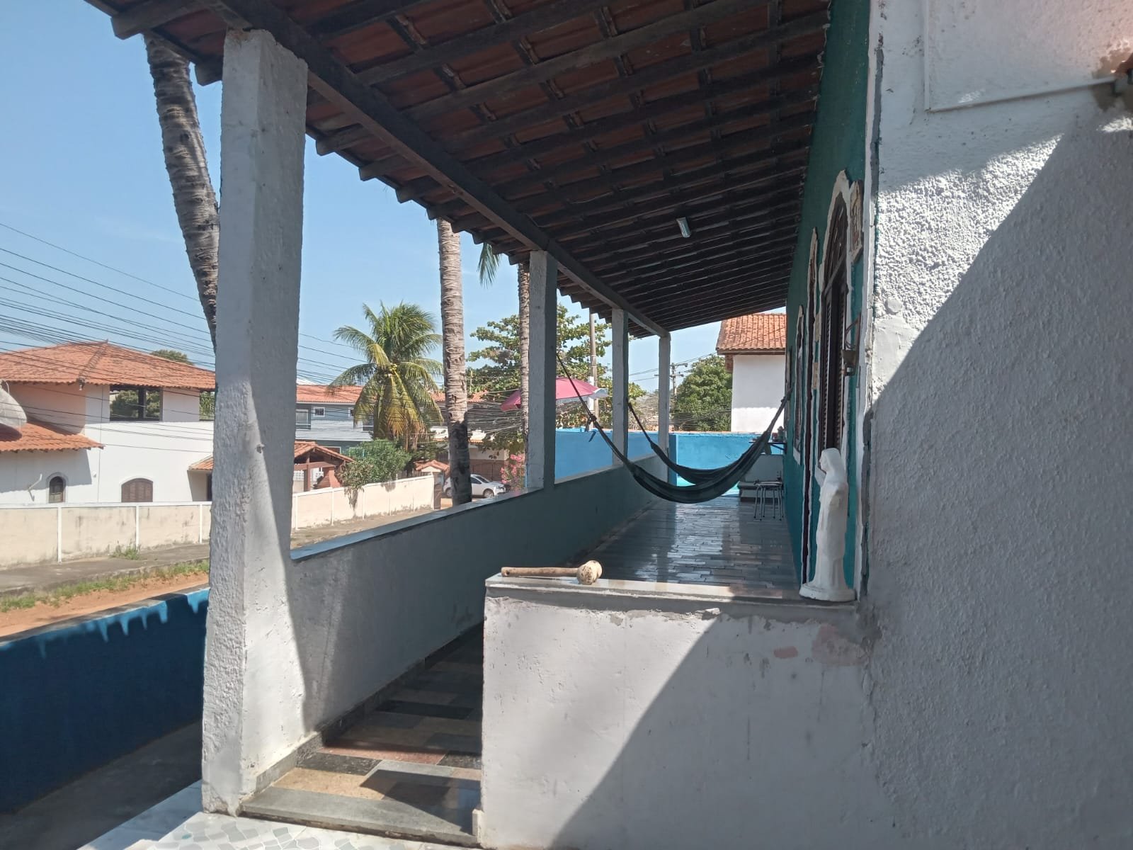CASA COM PISCINA PRÓXIMO DA ILHA DOS DINOSSAUROS