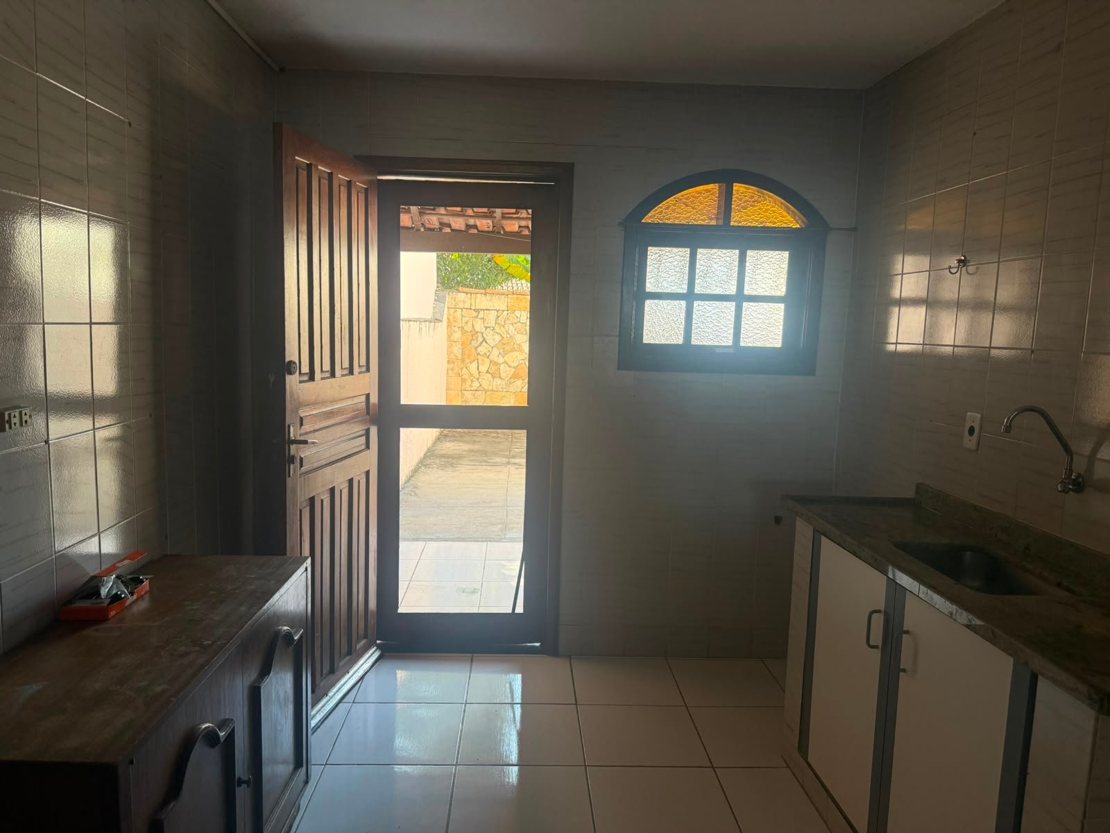 APARTAMENTO TÉRREO À VENDA EM UBÁS! - R$ 280.000