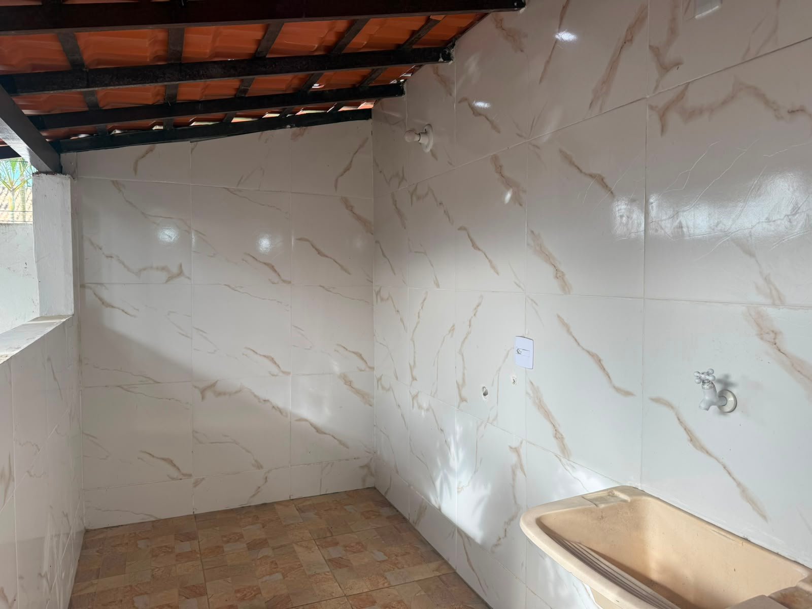 EXCELENTE CASA COM 4 QUARTOS, PISCINA E EDÍCULA ATRÁS - CIDADE NOVA