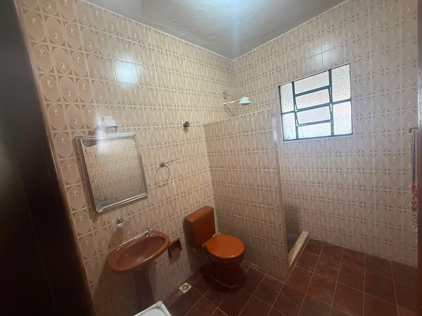 EXCELENTE CASA COM 4 QUARTOS, PISCINA E EDÍCULA ATRÁS - CIDADE NOVA