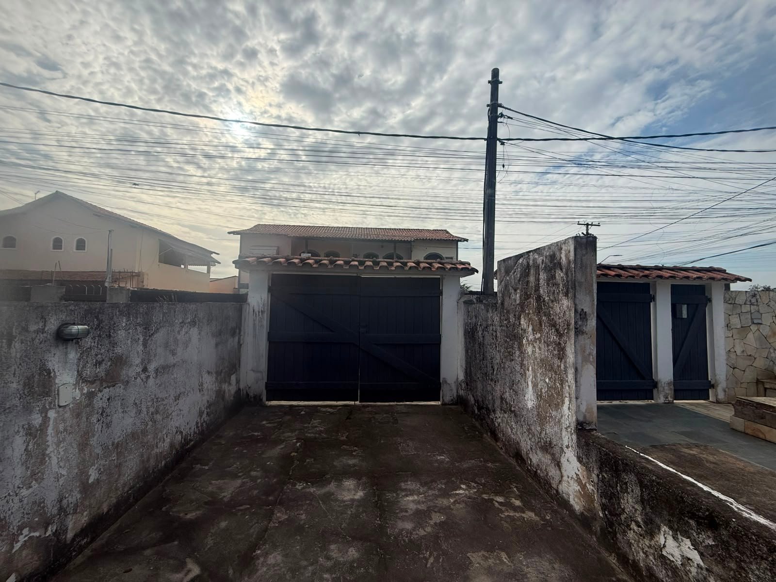EXCELENTE CASA COM 4 QUARTOS, PISCINA E EDÍCULA ATRÁS - CIDADE NOVA