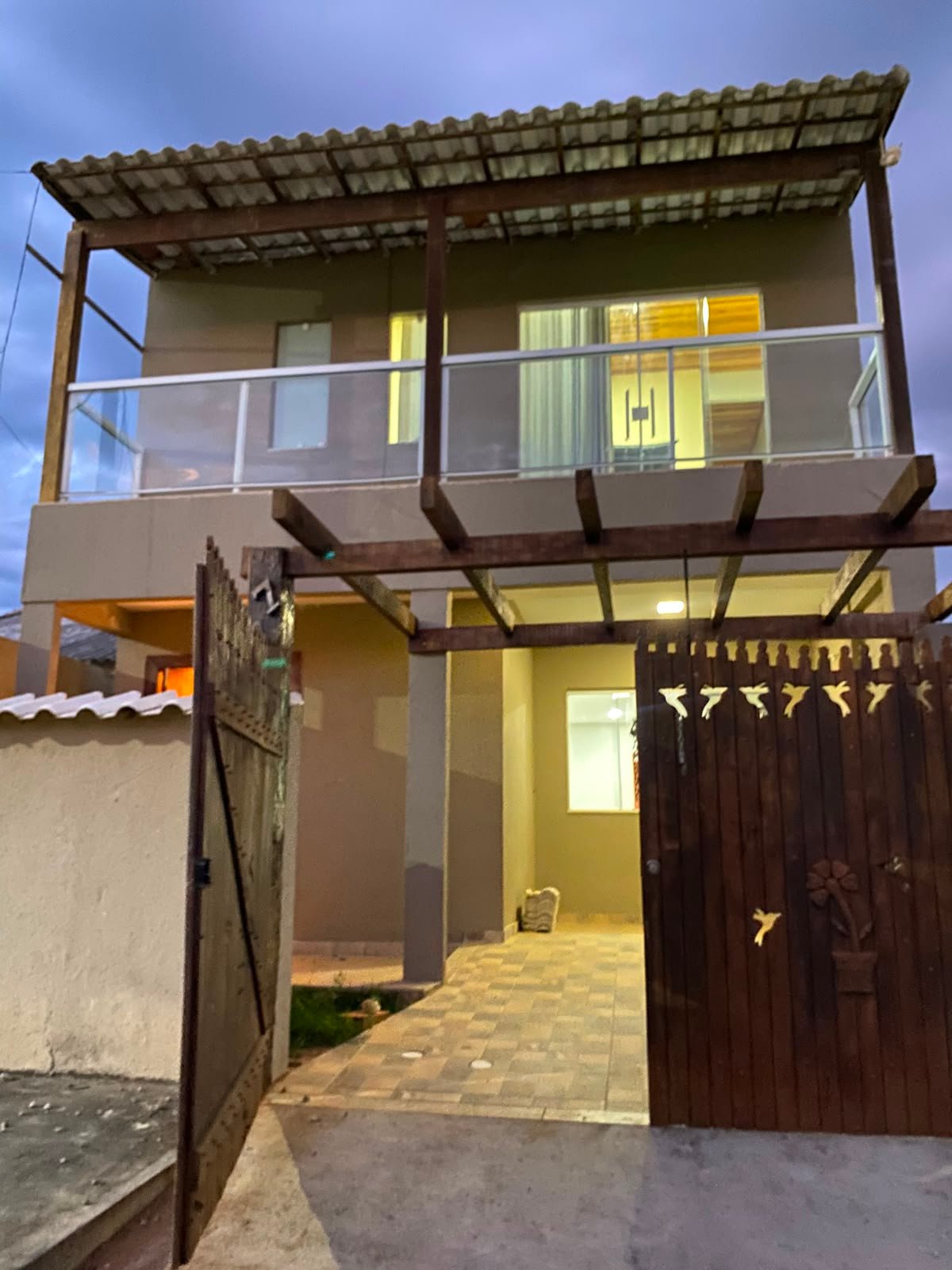 CASA COM PISCINA E ACABAMENTOS DE ALTO PADRÃO - R$ 260.000