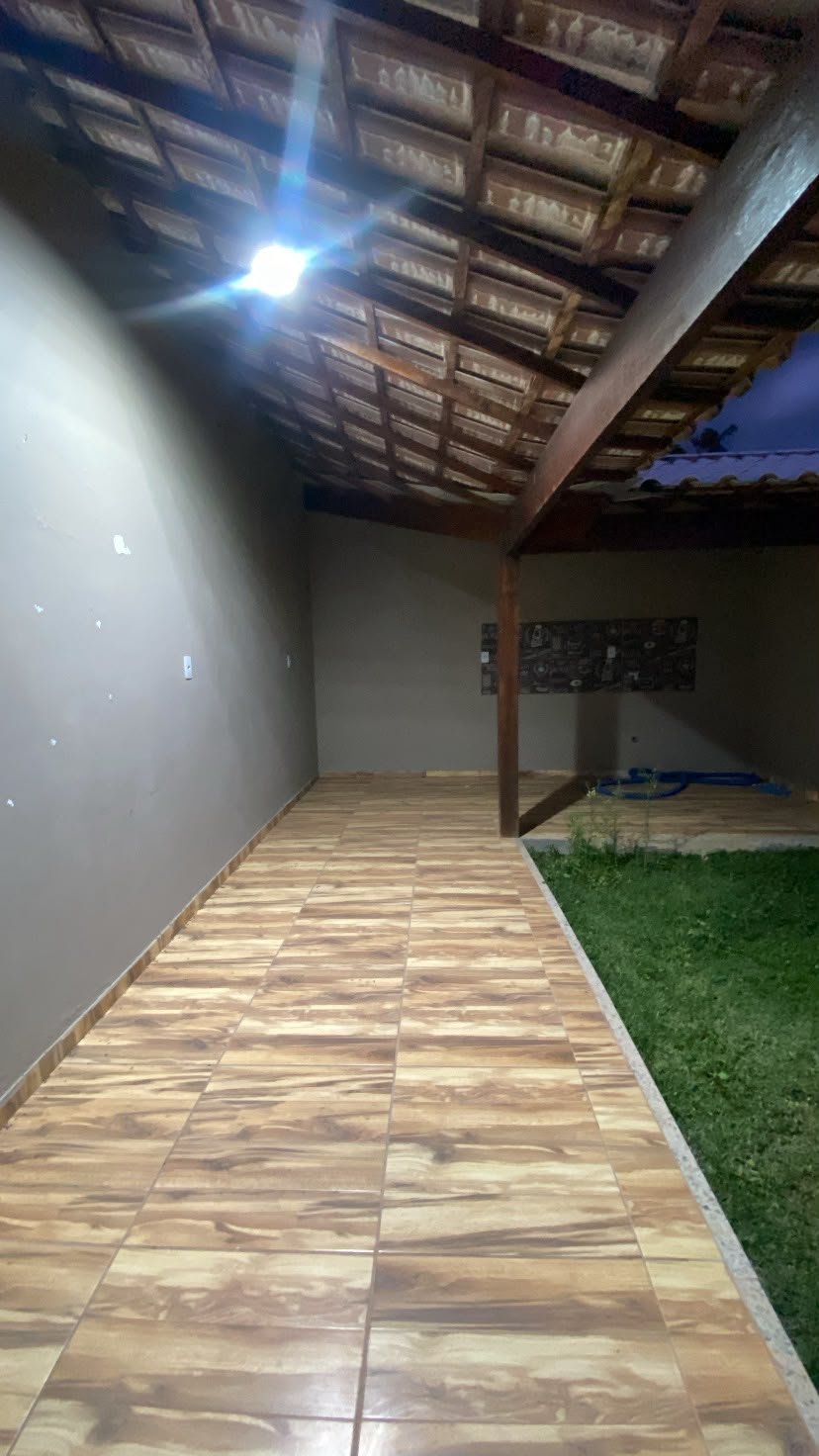 CASA COM PISCINA E ACABAMENTOS DE ALTO PADRÃO - R$ 260.000