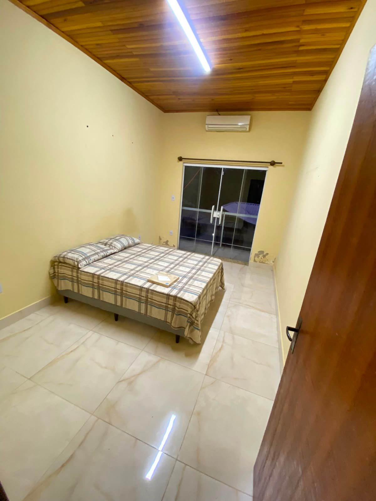 CASA COM PISCINA E ACABAMENTOS DE ALTO PADRÃO - R$ 260.000