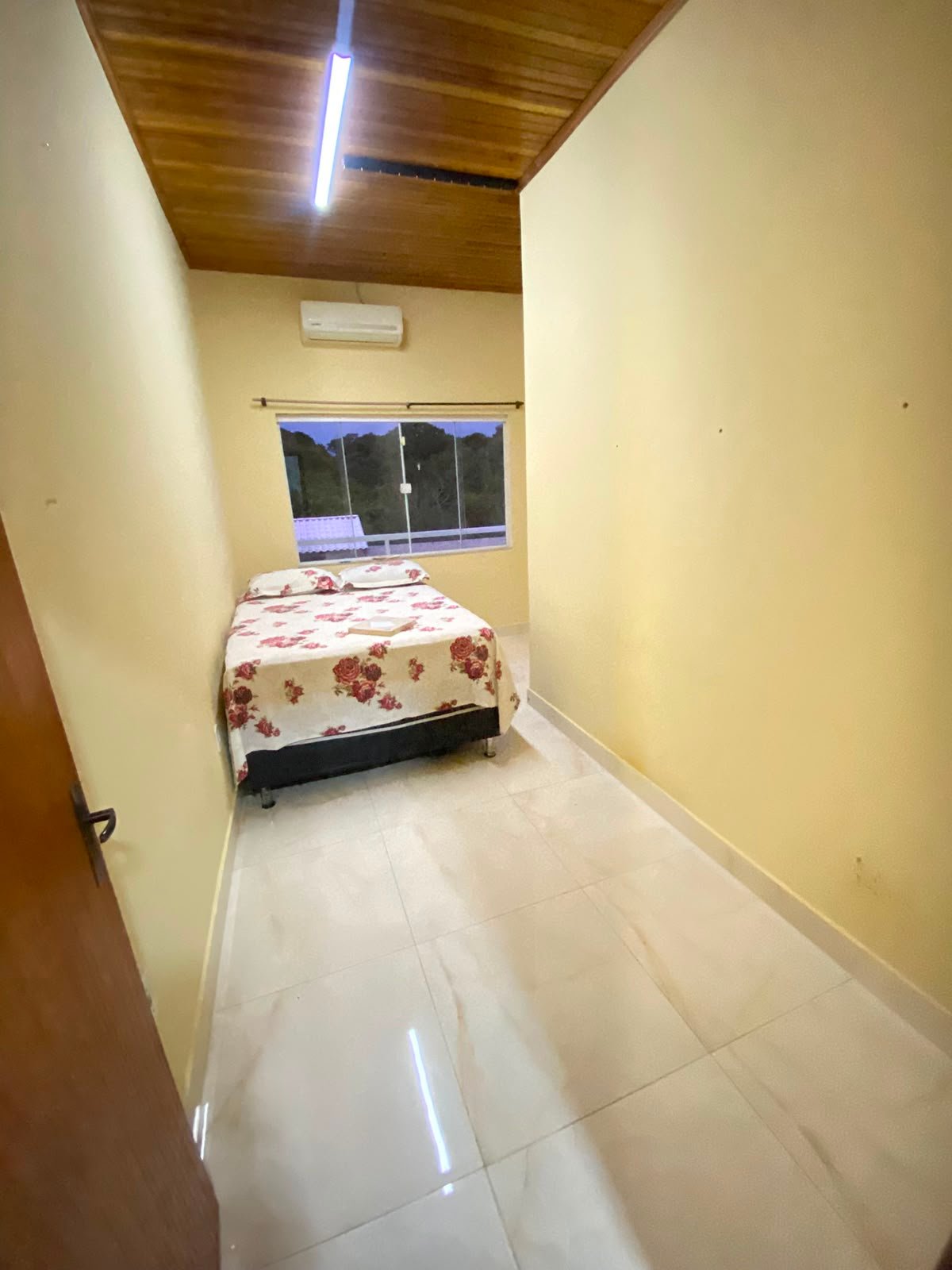 CASA COM PISCINA E ACABAMENTOS DE ALTO PADRÃO - R$ 260.000