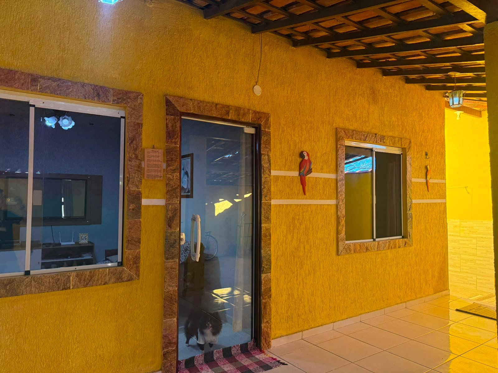 CASA À VENDA COM PISCINA POR R$ 400.000