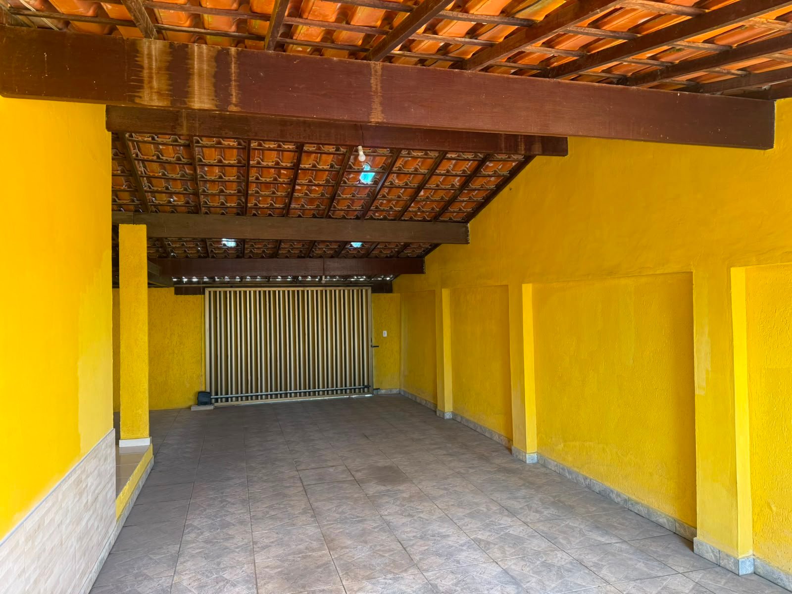 CASA À VENDA COM PISCINA POR R$ 400.000