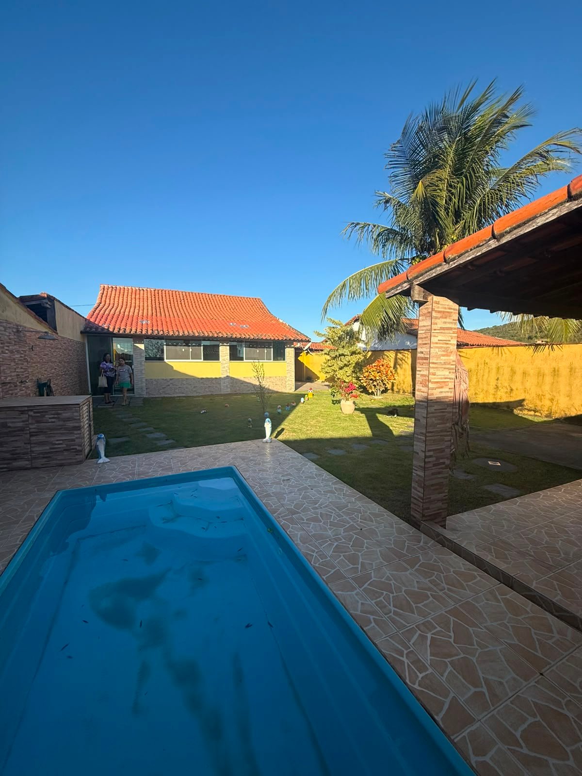 CASA À VENDA COM PISCINA POR R$ 400.000