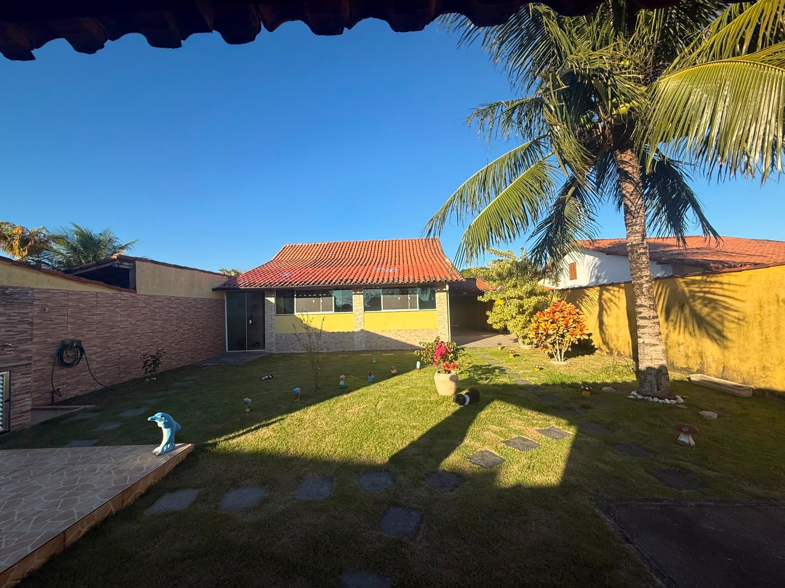 CASA À VENDA COM PISCINA POR R$ 400.000