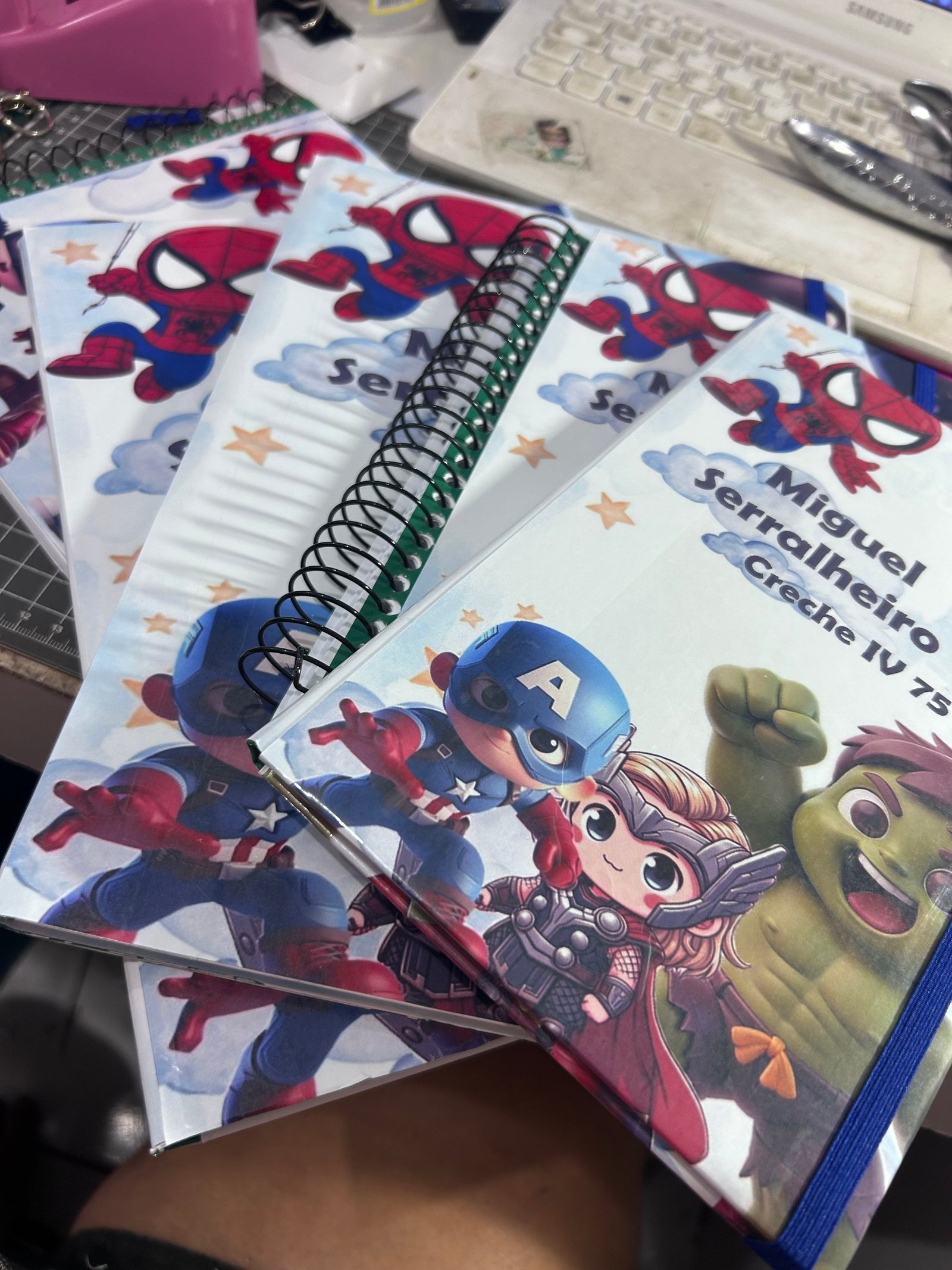 Kit 5 adesivos cadernos escolar ( não incluso os cadernos )