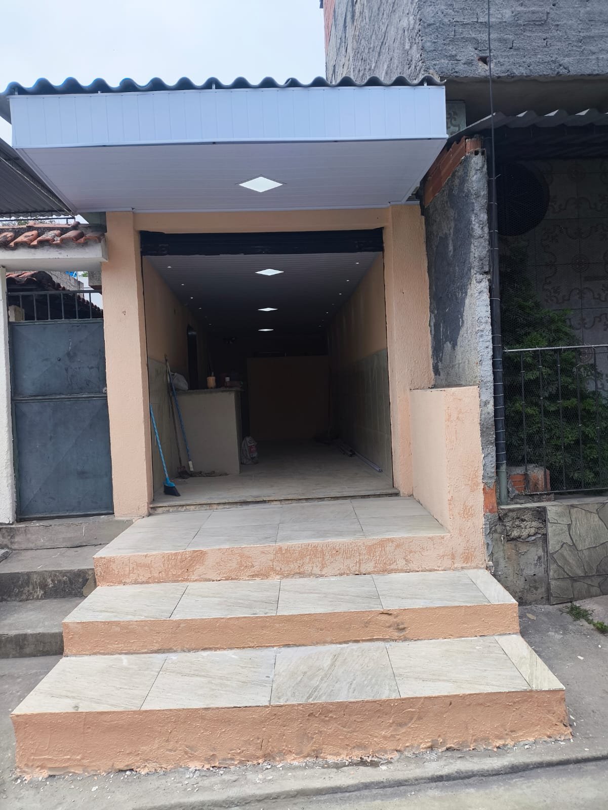 Forro PVC material e mão de obra, trabalhamos com pintura e textura no seu comércio ou residência