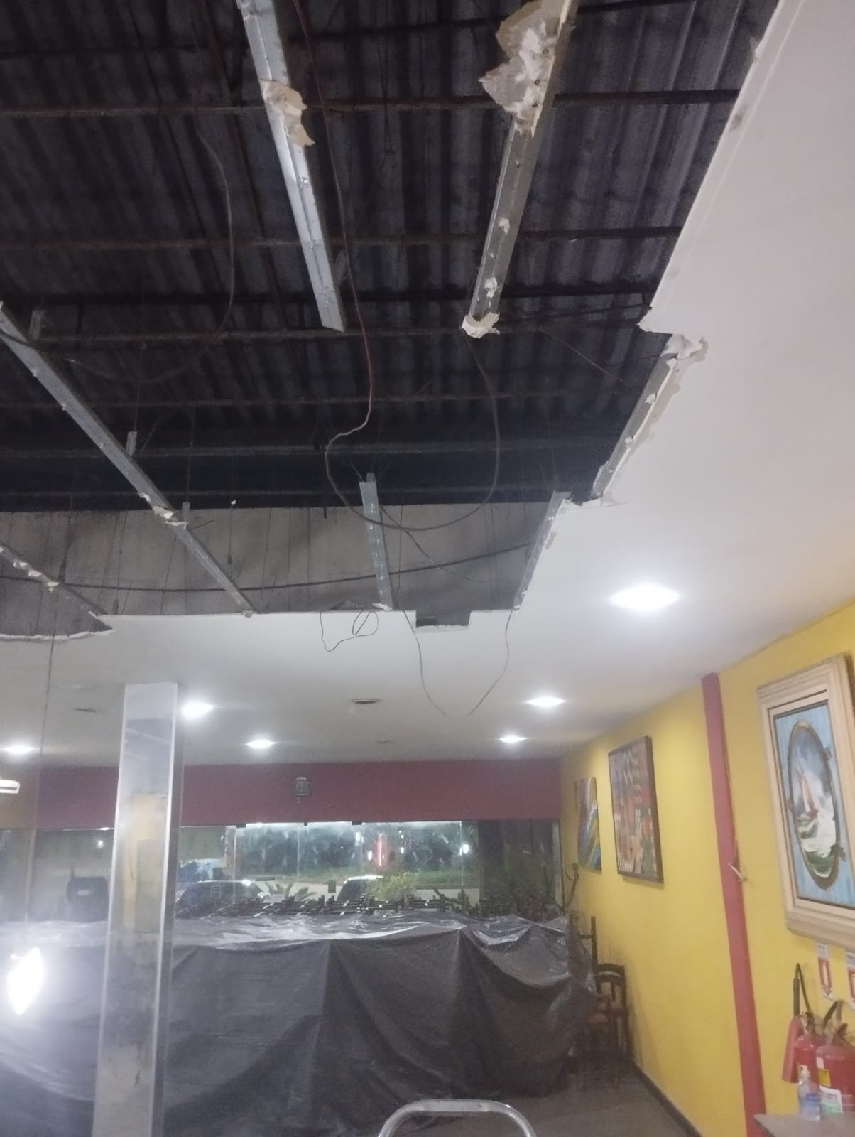Forro PVC material e mão de obra, trabalhamos com pintura e textura no seu comércio ou residência