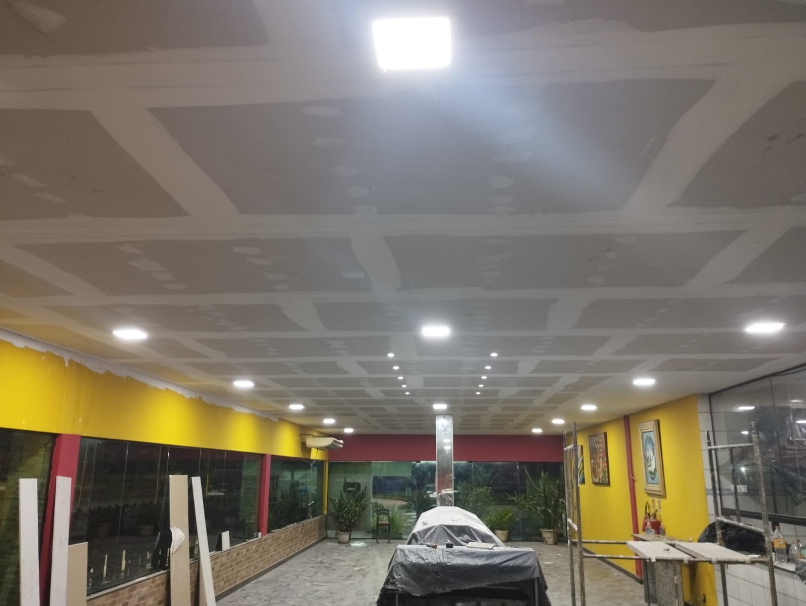 Forro PVC material e mão de obra, trabalhamos com pintura e textura no seu comércio ou residência