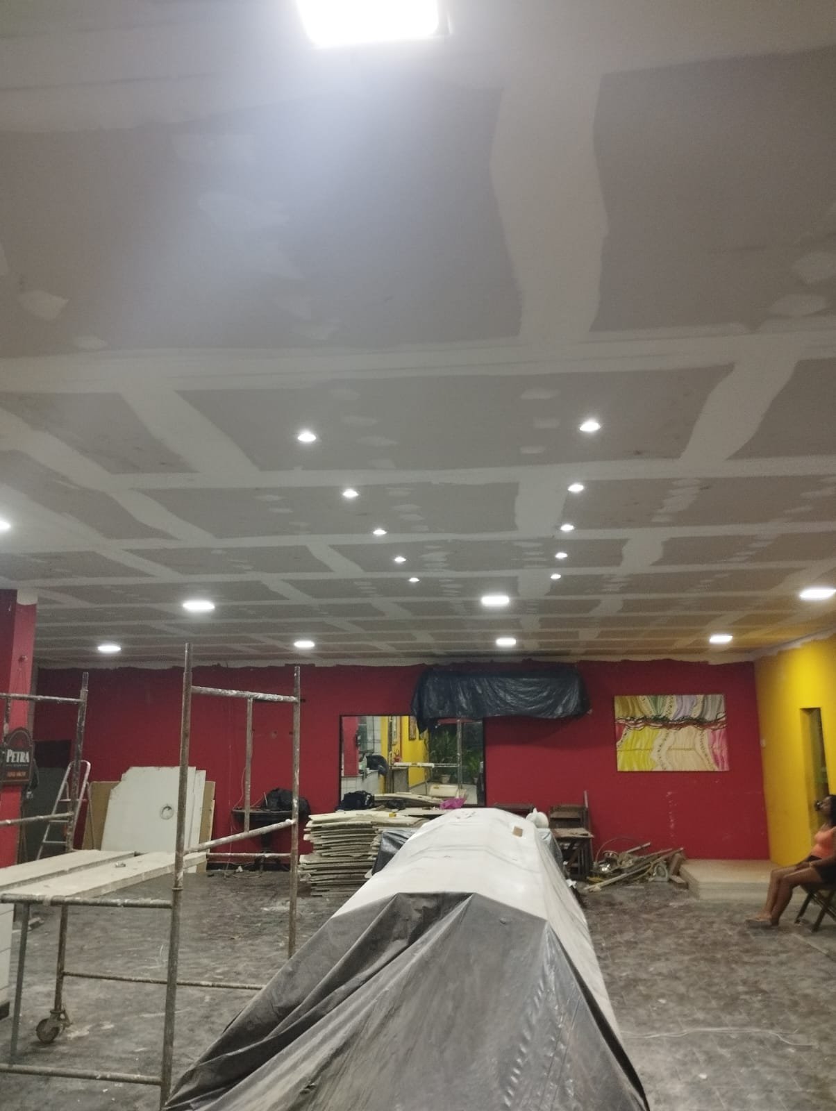 Forro PVC material e mão de obra, trabalhamos com pintura e textura no seu comércio ou residência