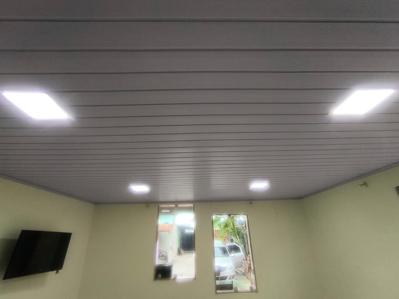 Forro PVC material e mão de obra, trabalhamos com pintura e textura no seu comércio ou residência